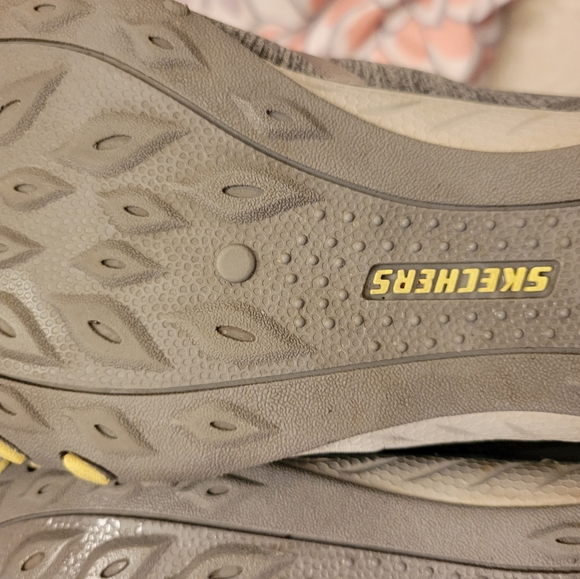 Skechers Women's Relaxed Fit Slip On Sneakers Shoes Memory Foam Insoles Size 10 - Picture 6 of 9